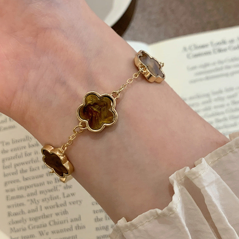 Multi-Color Five-Leaf Clover Bracelet Set – Gold-Plated Flower Alloy Design for Daily Wear & Gifting